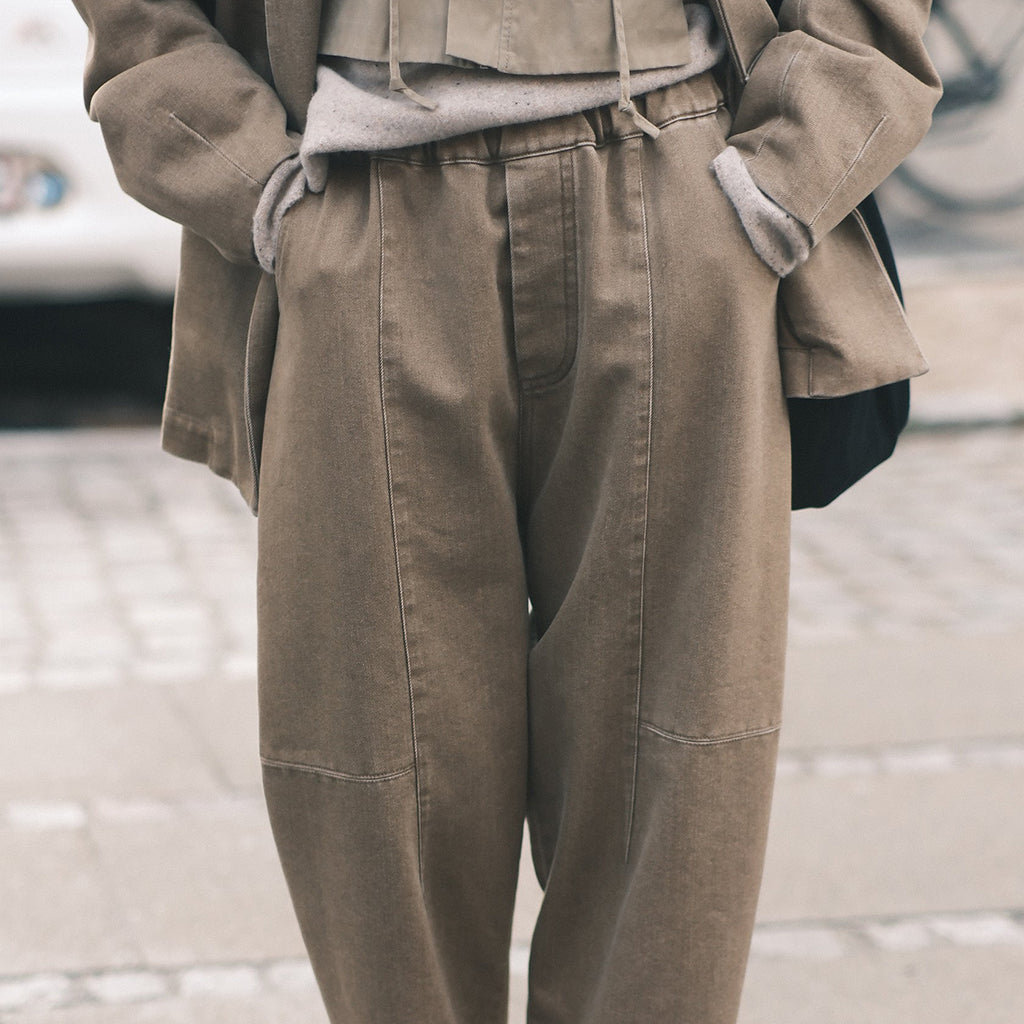 7115 By Szeki Unisex Elastic Panel Barrel Pants Washed Walnut Brown