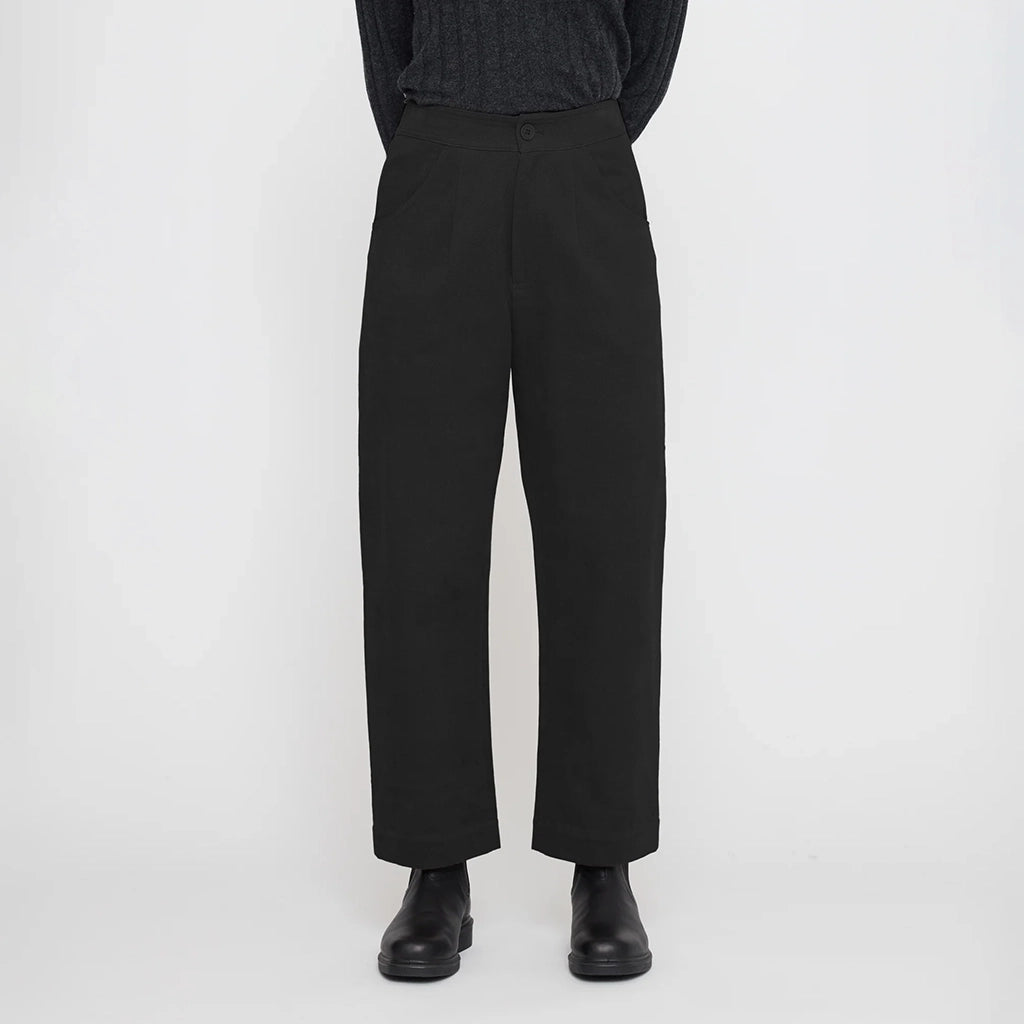 7115 By Szeki Unisex Signature Curve Legged Trouser Black