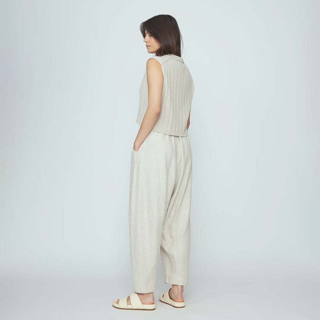 7115 By Szeki Woman Elastic Panel Barrel Pants Oatmeal Cream