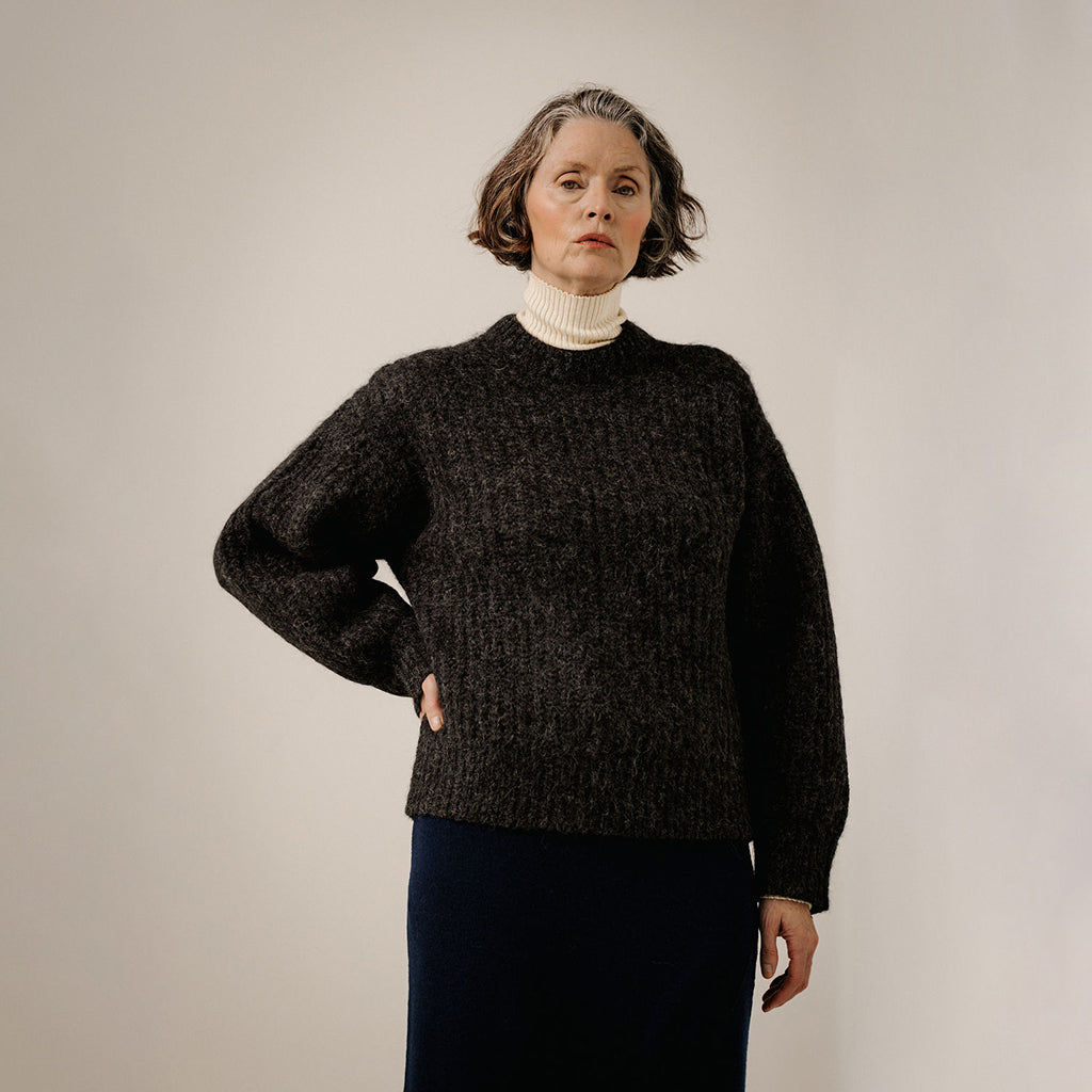 Bare Knitwear Trunk Show Woman Lofty Alpaca Crewneck Sweater Basalt Grey