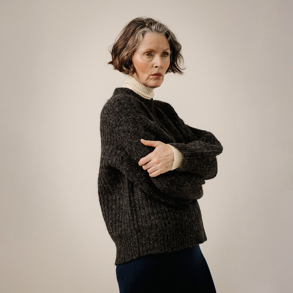 Bare Knitwear Trunk Show Woman Lofty Alpaca Crewneck Sweater Basalt Grey