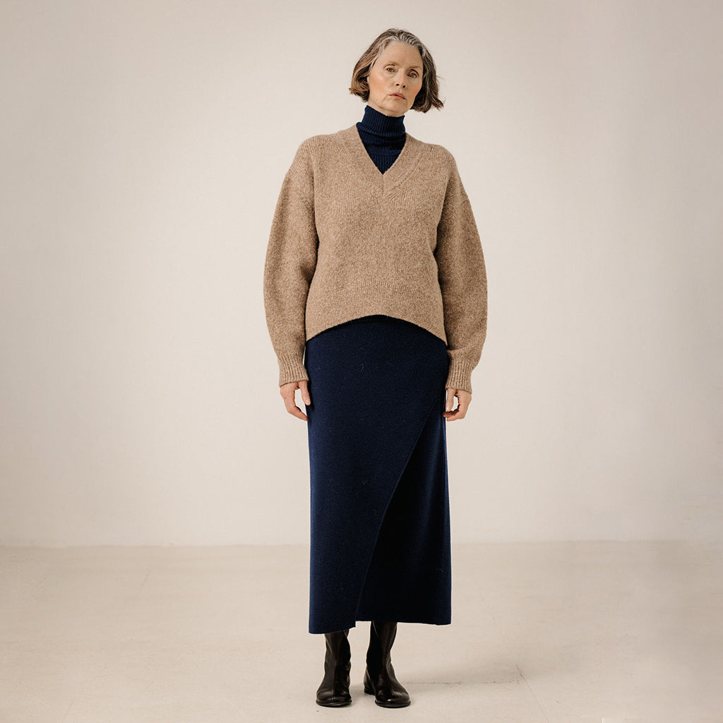 Bare Knitwear Trunk Show Woman Boxy Alpaca V-Neck Sweater Dark Fawn Brown