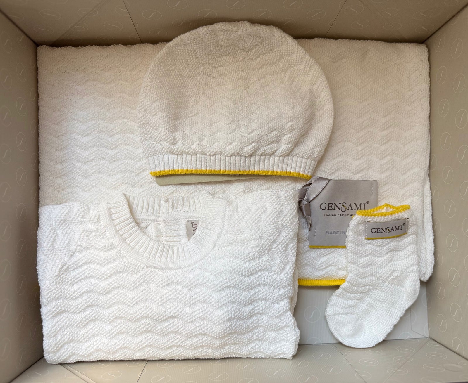 Gensami Baby Wave Knit Four Piece Set White