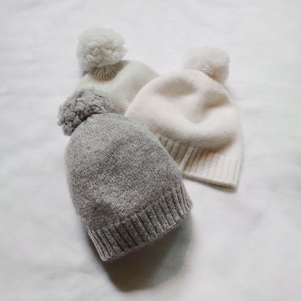 Makié Baby Gema Cashmere Pompom Hat Ice Grey