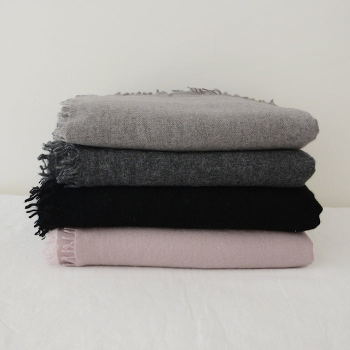 Makié Woman Felted Cashmere Scarf Stone Grey