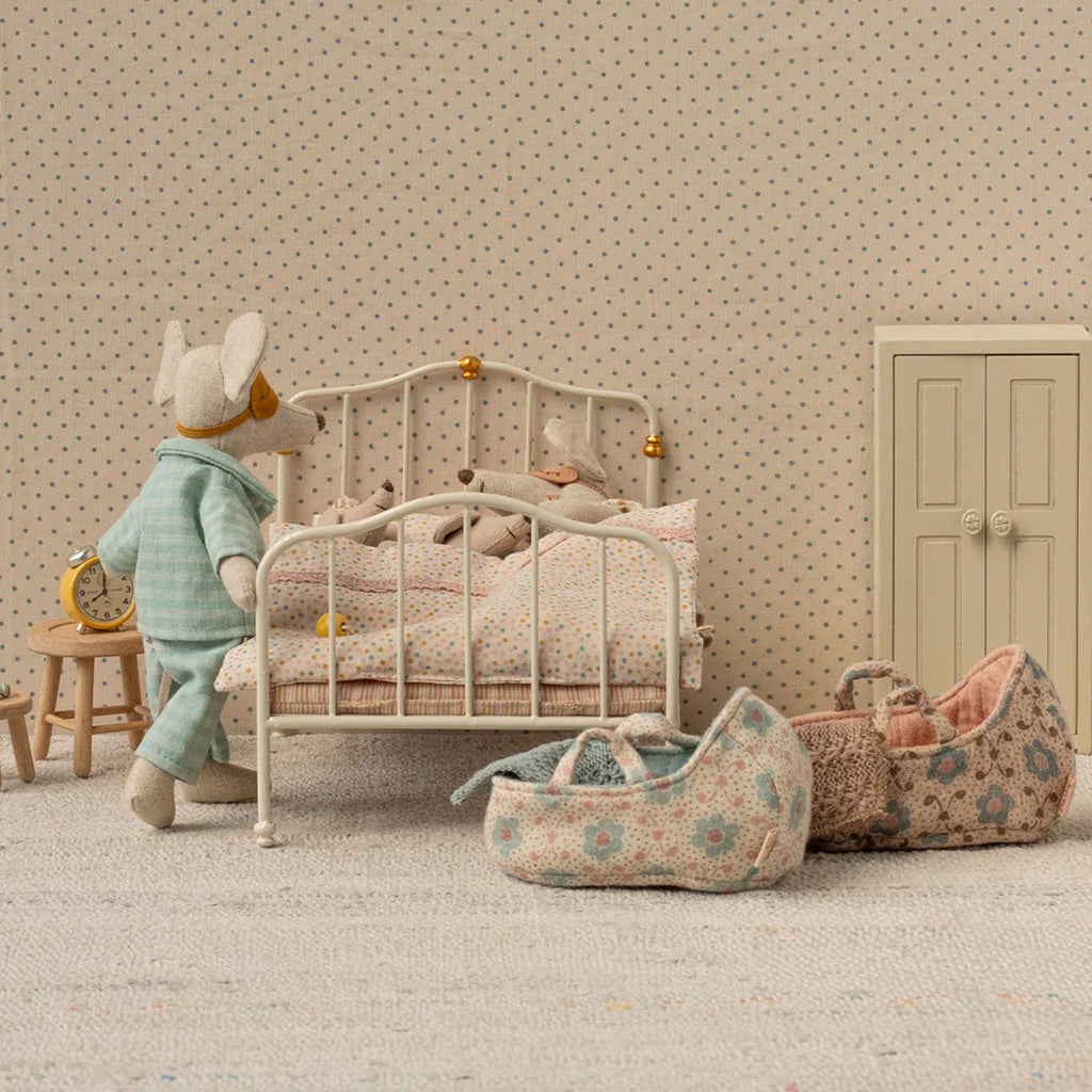 Maileg Toys Mouse Miniature Vintage Bed Off White