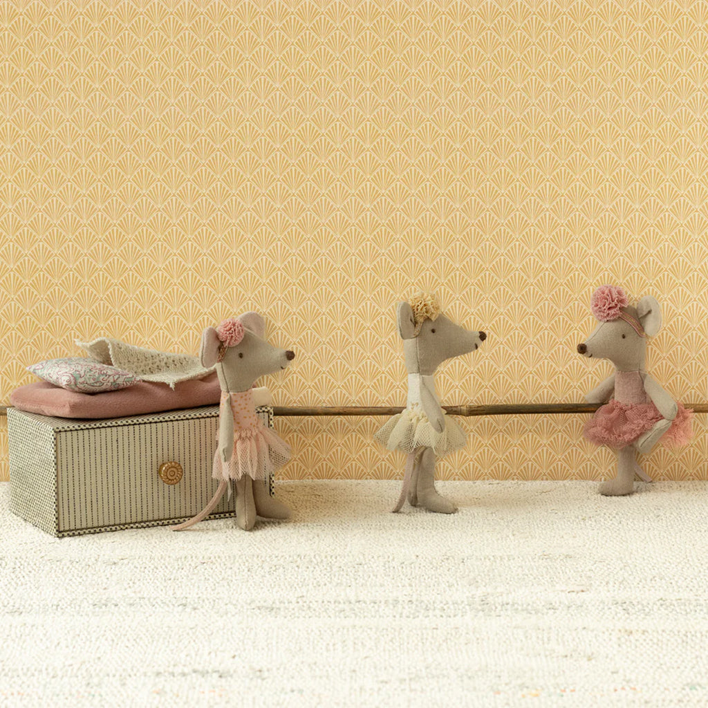 Maileg Toys Mouse Little Sister Ballet Dancer In Daybed