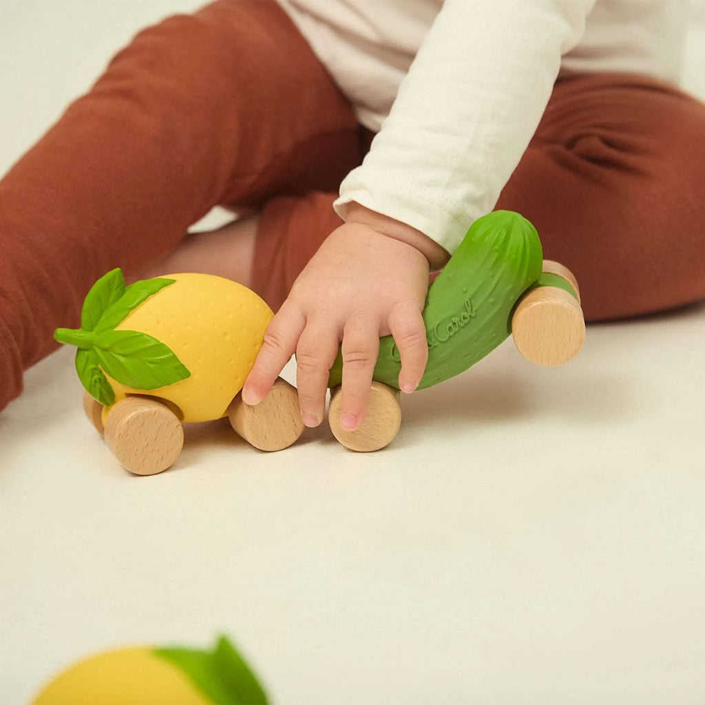 Oli&Carol Natural Rubber Lou The Lemon Baby Car