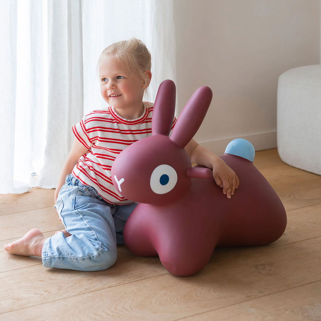 Quut Hoppi Hoppi Bunny Burgundy Red
