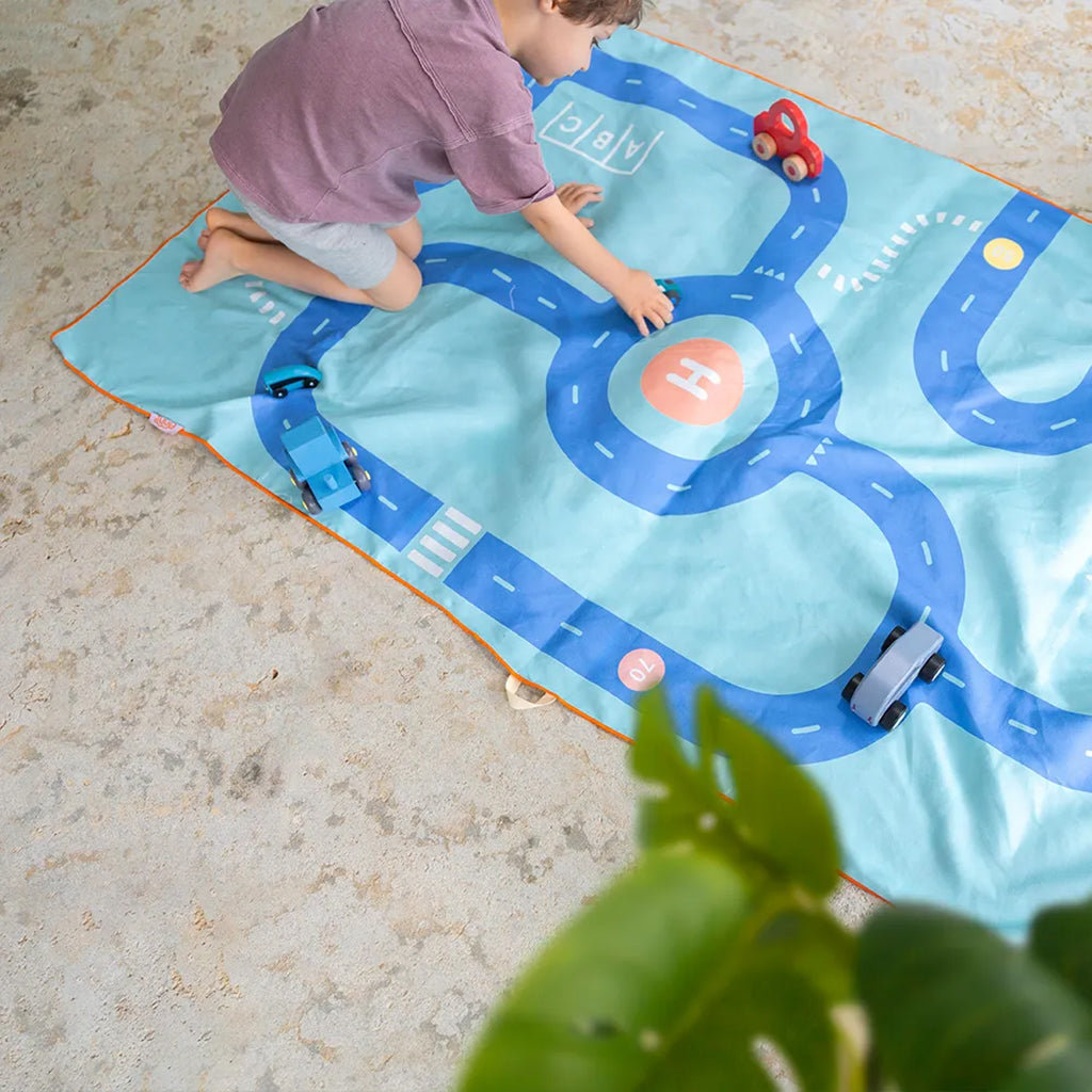 Quut Play Towel Large On The Road