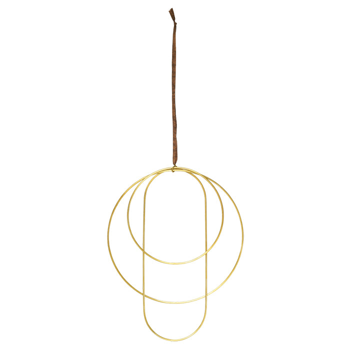 Gold coloured brass rings in three shapes and sizes.