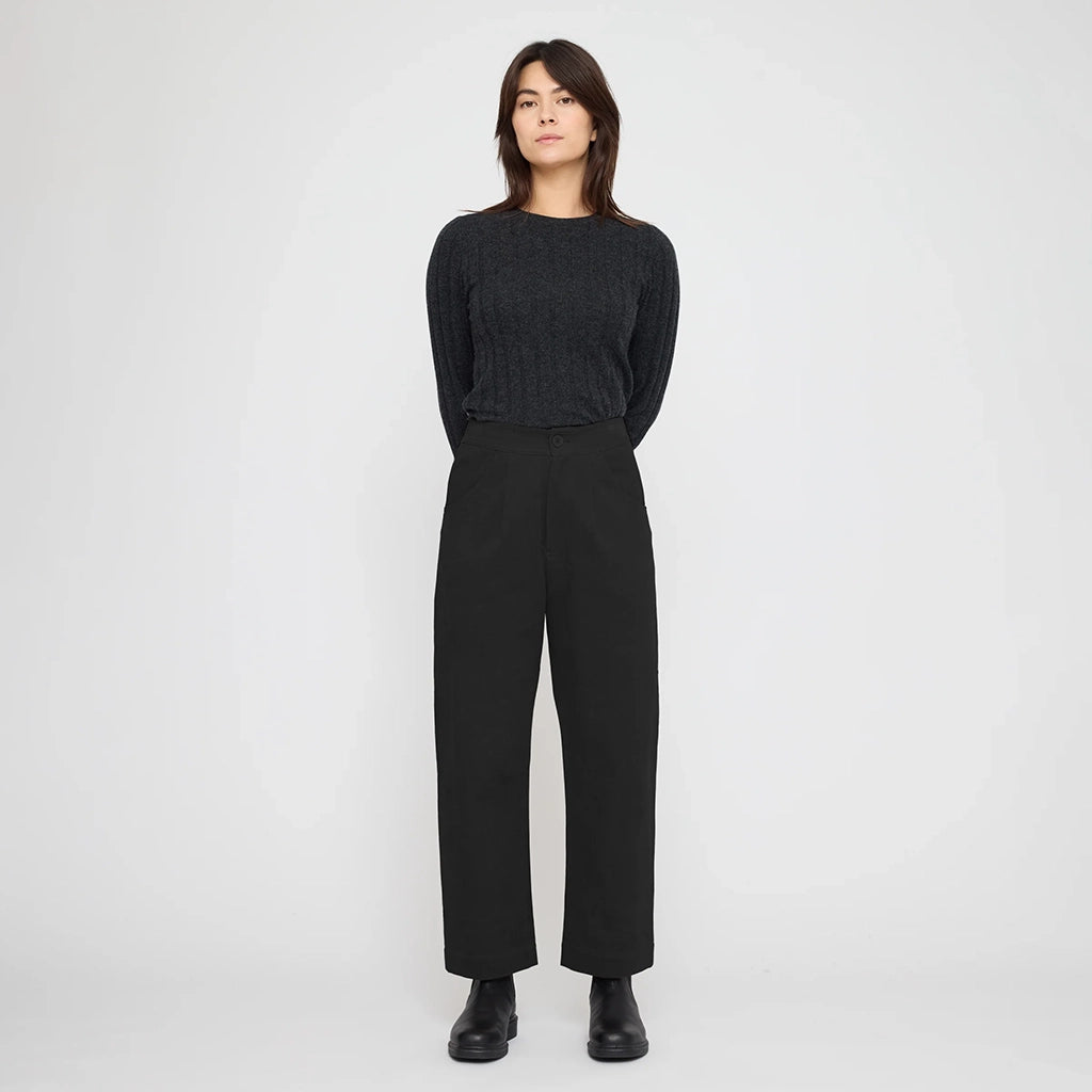 7115 By Szeki Unisex Signature Curve Legged Trouser Black