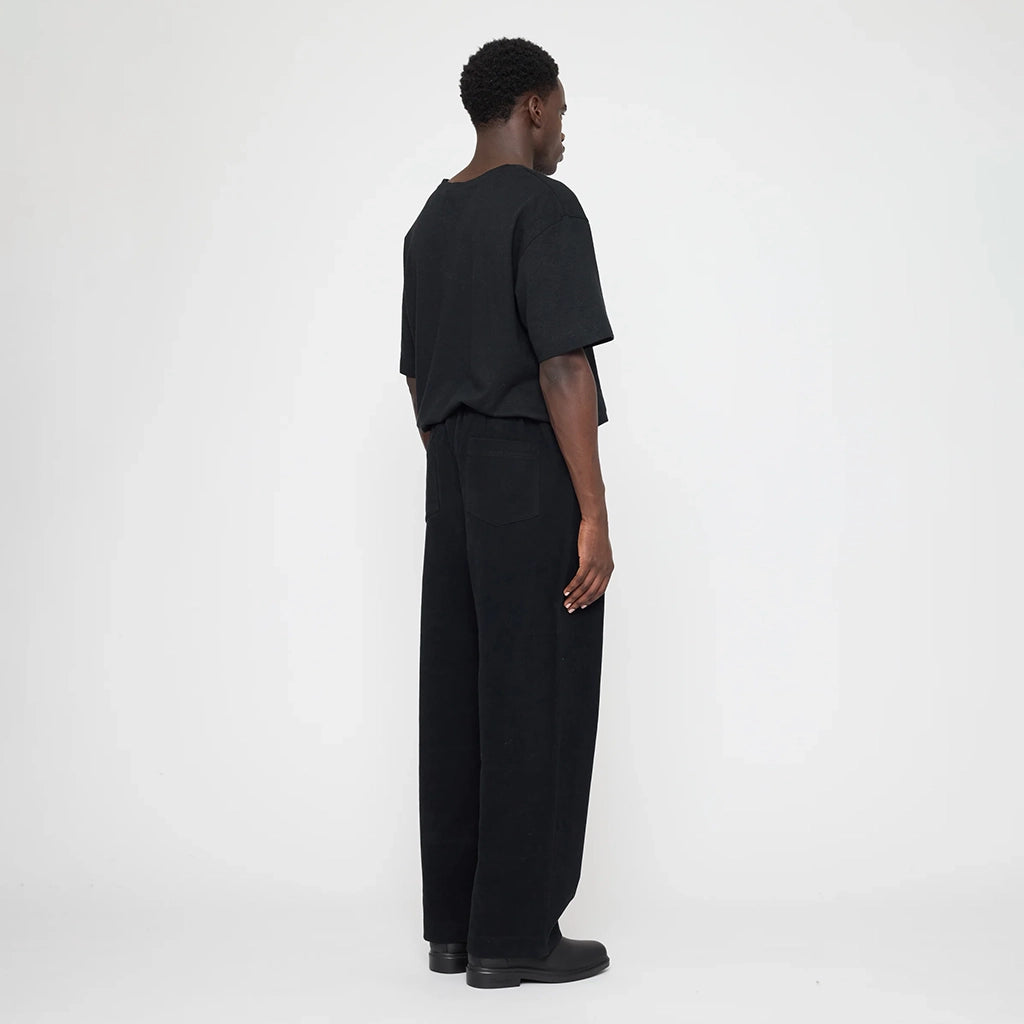 7115 By Szeki Unisex Signature Curve Legged Trouser Black