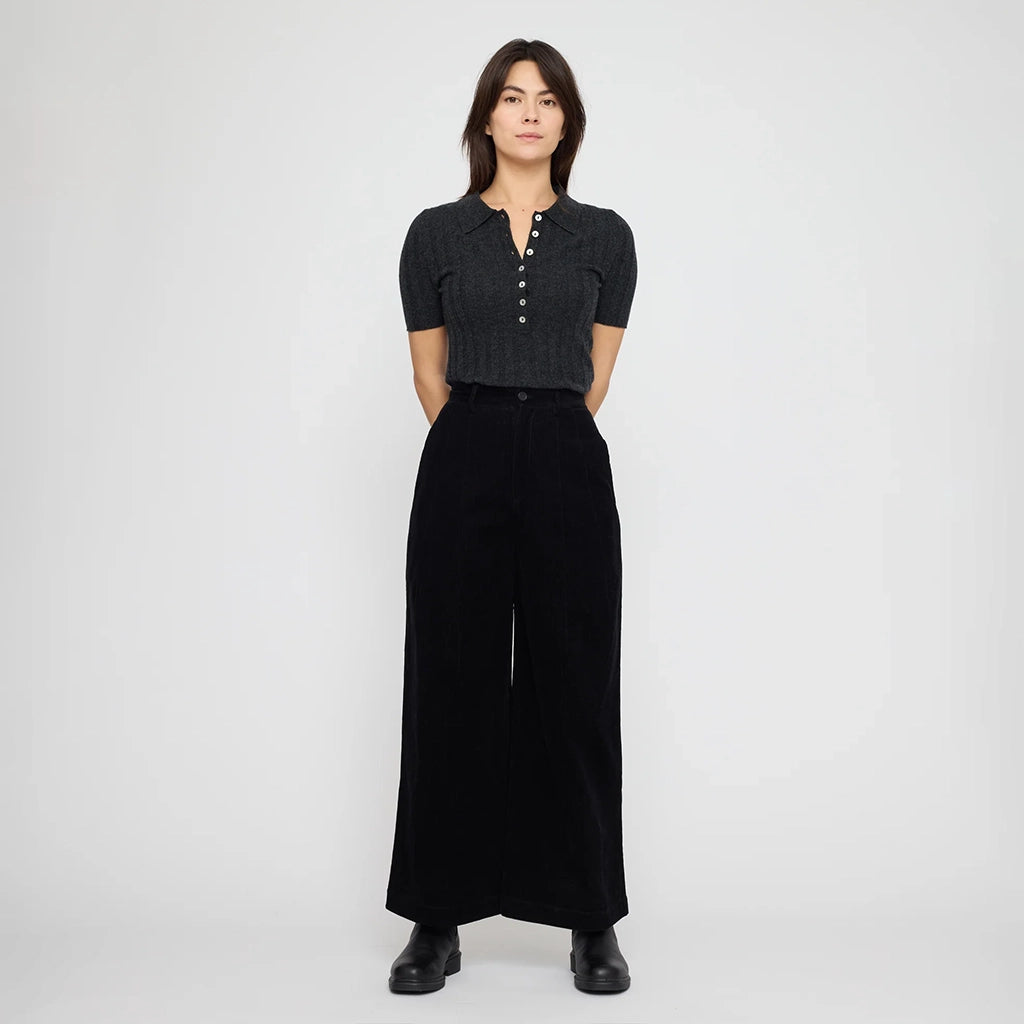 7115 By Szeki Woman Collared Short Sleeve Sweater Charcoal Grey