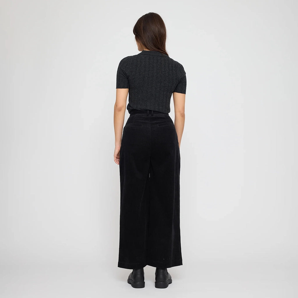 7115 By Szeki Woman Collared Short Sleeve Sweater Charcoal Grey