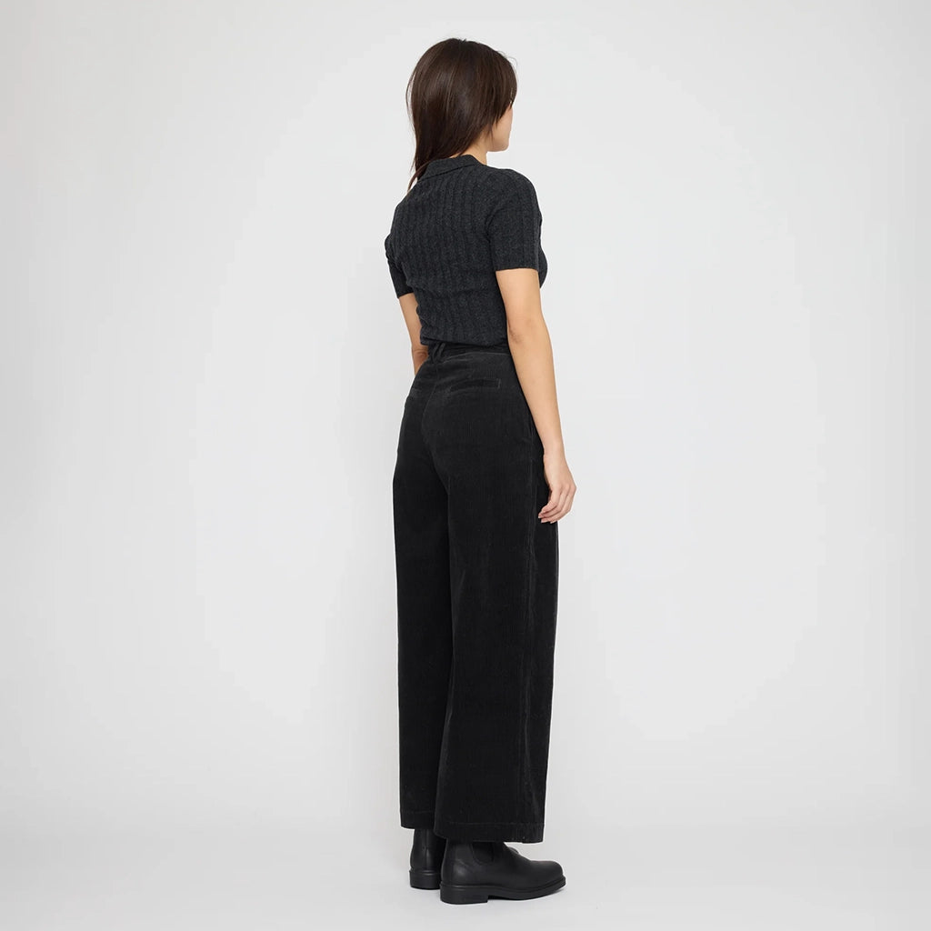 7115 By Szeki Woman Collared Short Sleeve Sweater Charcoal Grey