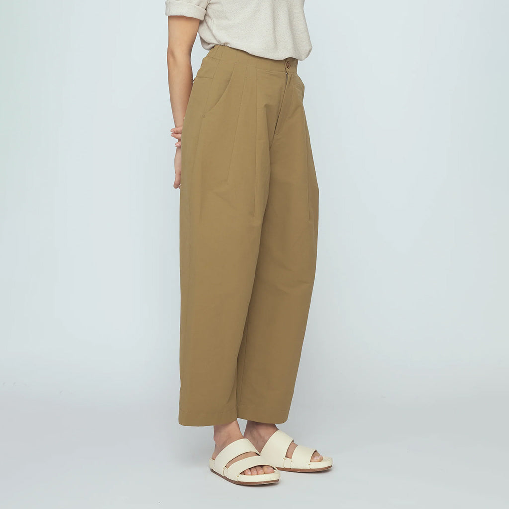 7115 By Szeki Unisex Spring Pleated Pants Tan Brown