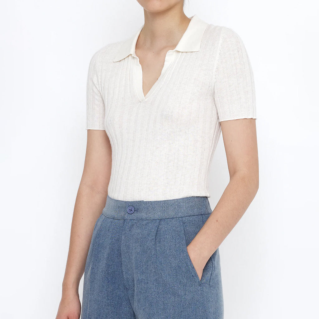 7115 By Szeki Woman Collared V-neck Fine Knit T-shirt White