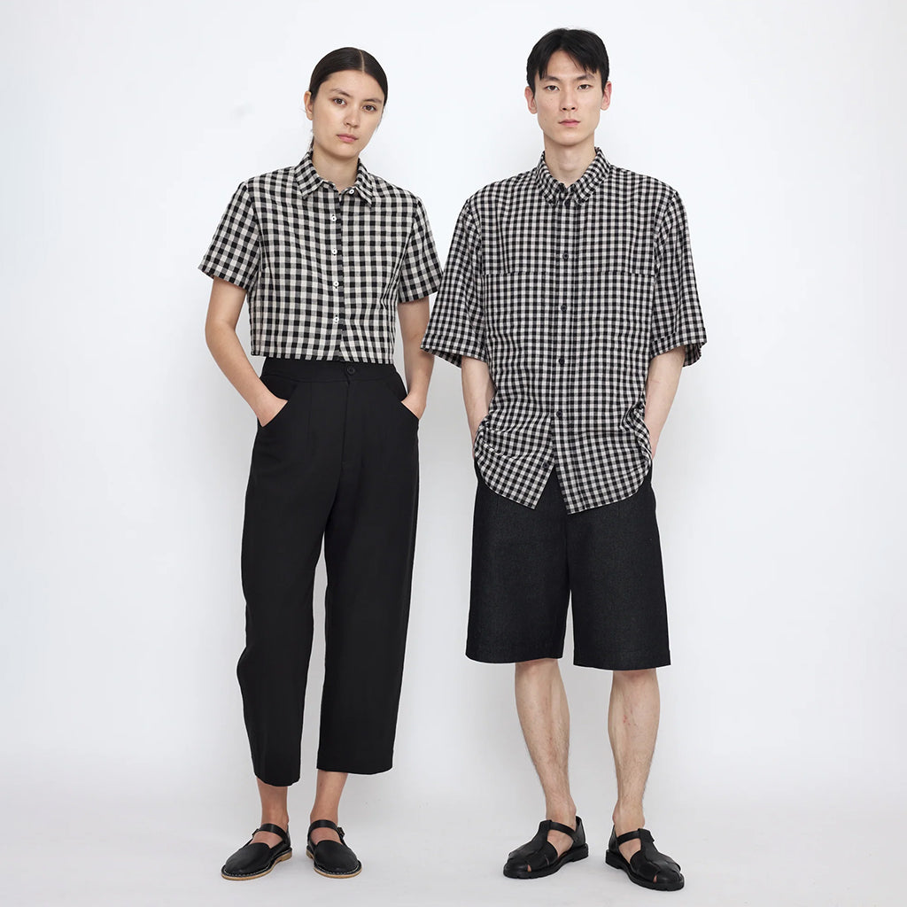 7115 By Szeki Woman Gingham Cropped Shirt Black