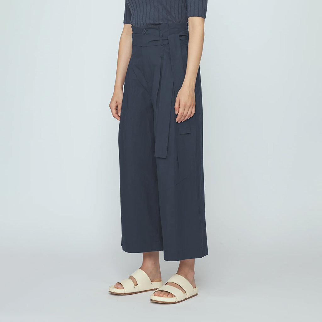 7115 By Szeki Woman Paper-Bag Pleated Pants Navy Blue