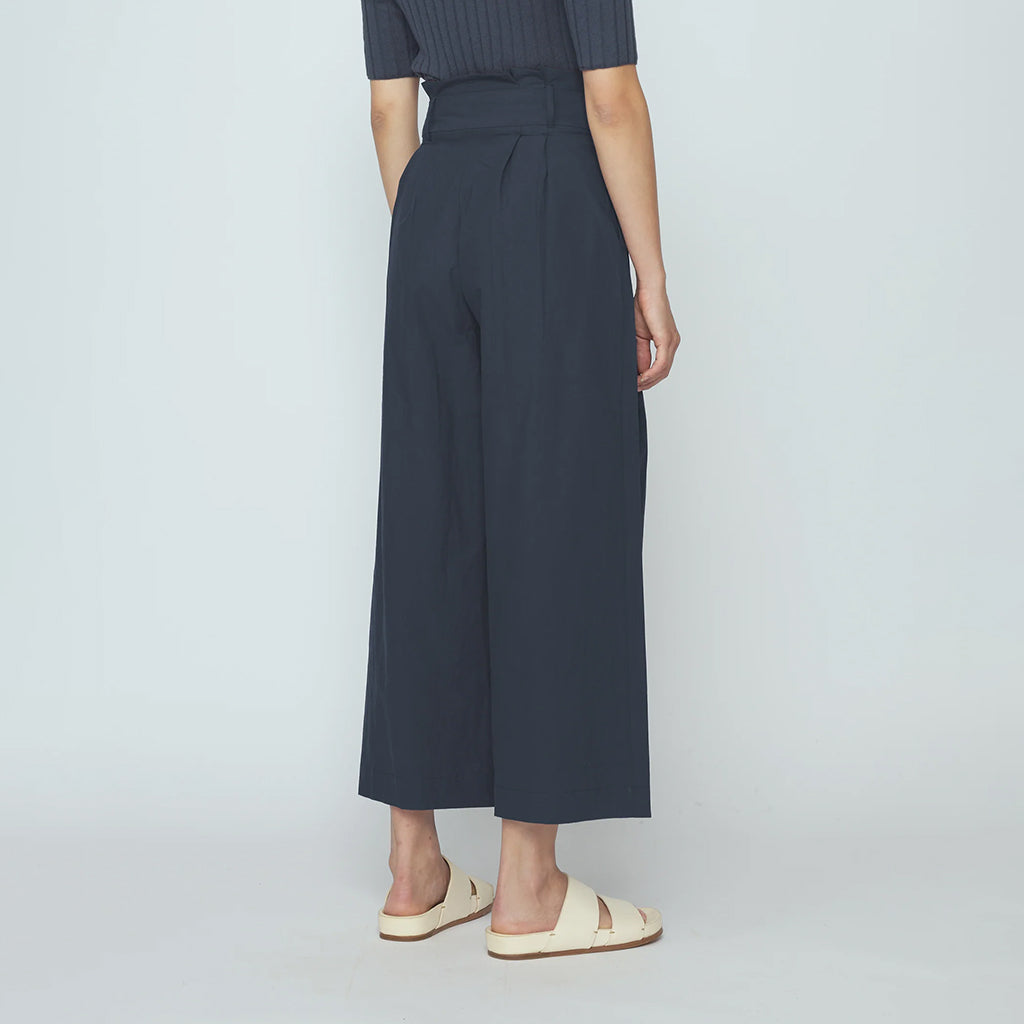 7115 By Szeki Woman Paper-Bag Pleated Pants Navy Blue