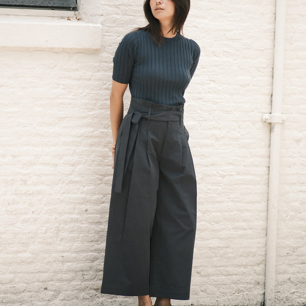 7115 By Szeki Woman Paper-Bag Pleated Pants Navy Blue