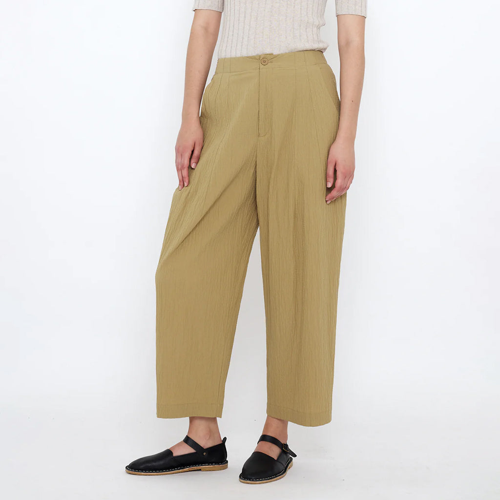 7115 By Szeki Woman Signature Pleated Pants Textured Dijon Yellow