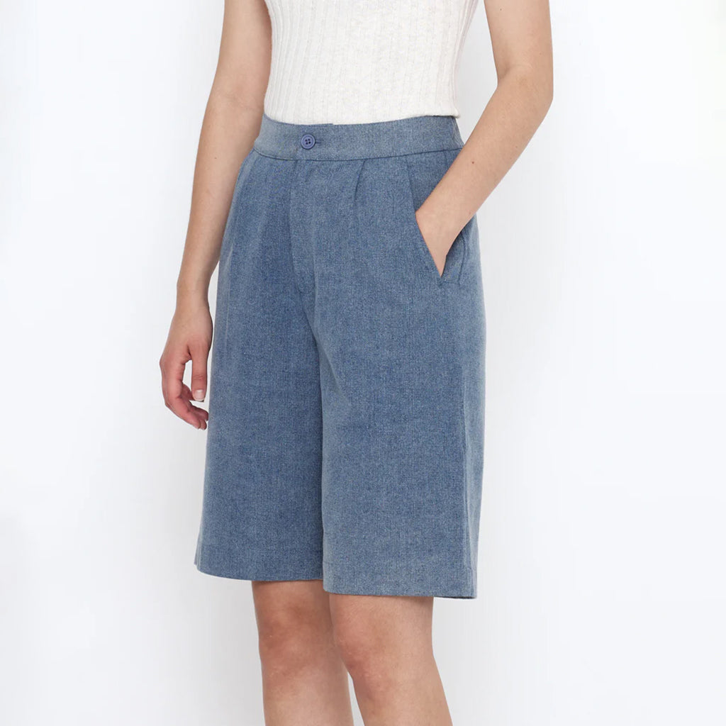 7115 By Szeki Woman Summer Shorts Soft Faded Blue Denim