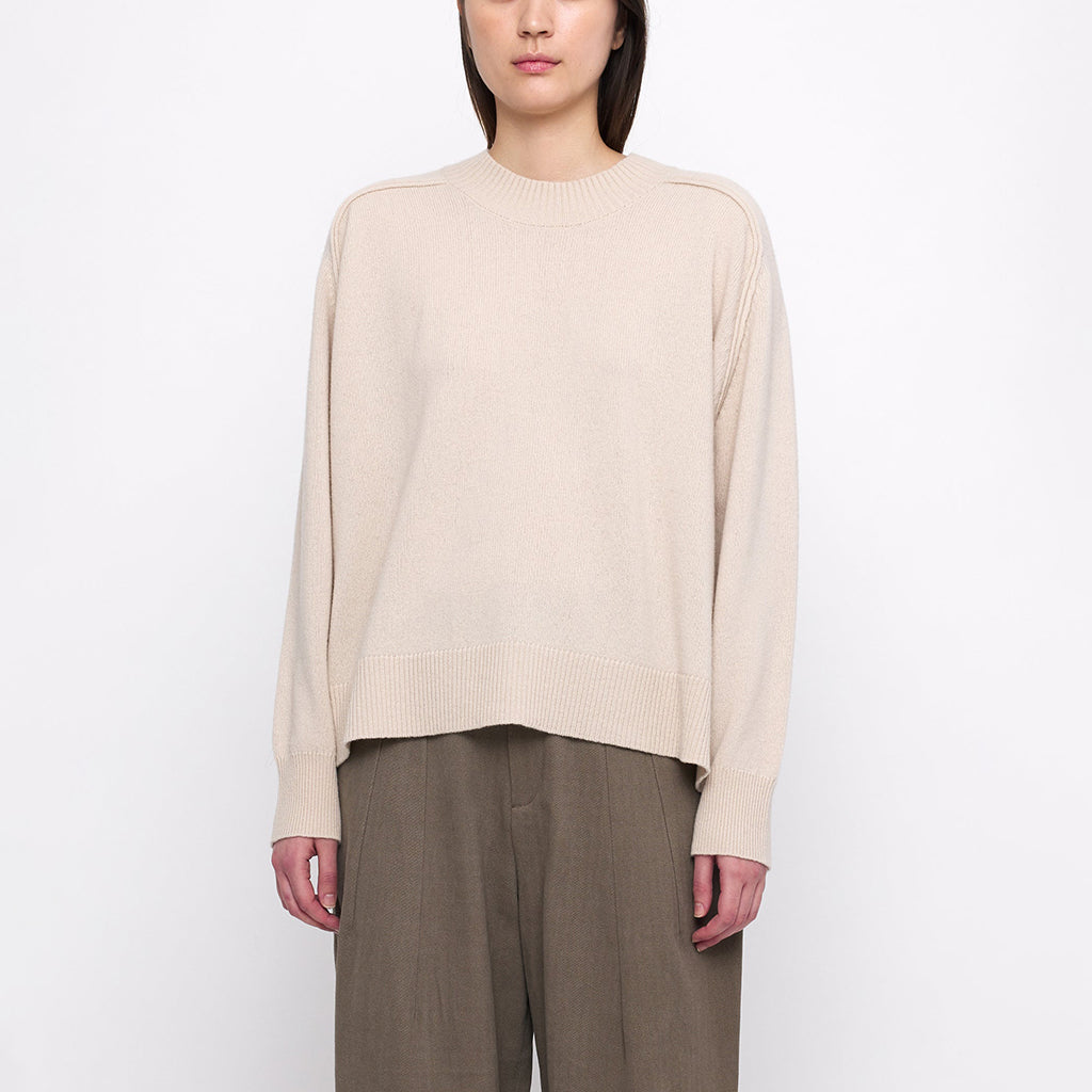 7115 By Szeki Woman Relaxed Rolled Seam Sweater Beige-White