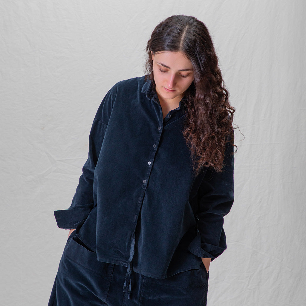 Album Di Famiglia Woman Velvet Short Collar Shirt Navy Blue