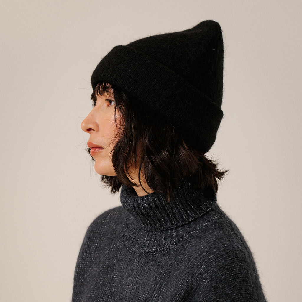 Bare Knitwear Trunk Show Woman Baby Alpaca Andes Beanie Classic Black