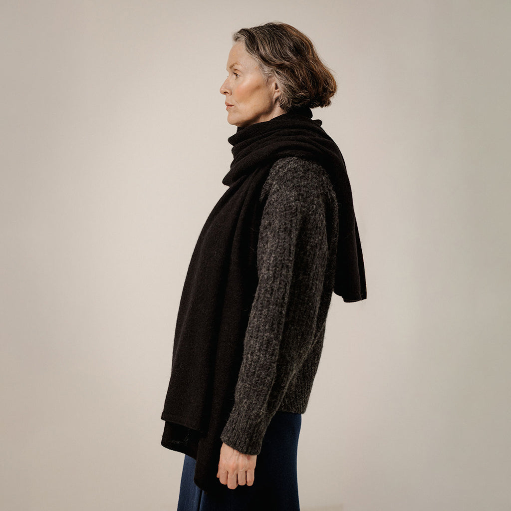 Bare Knitwear Woman Baby Alpaca Travel Wrap Classic Black