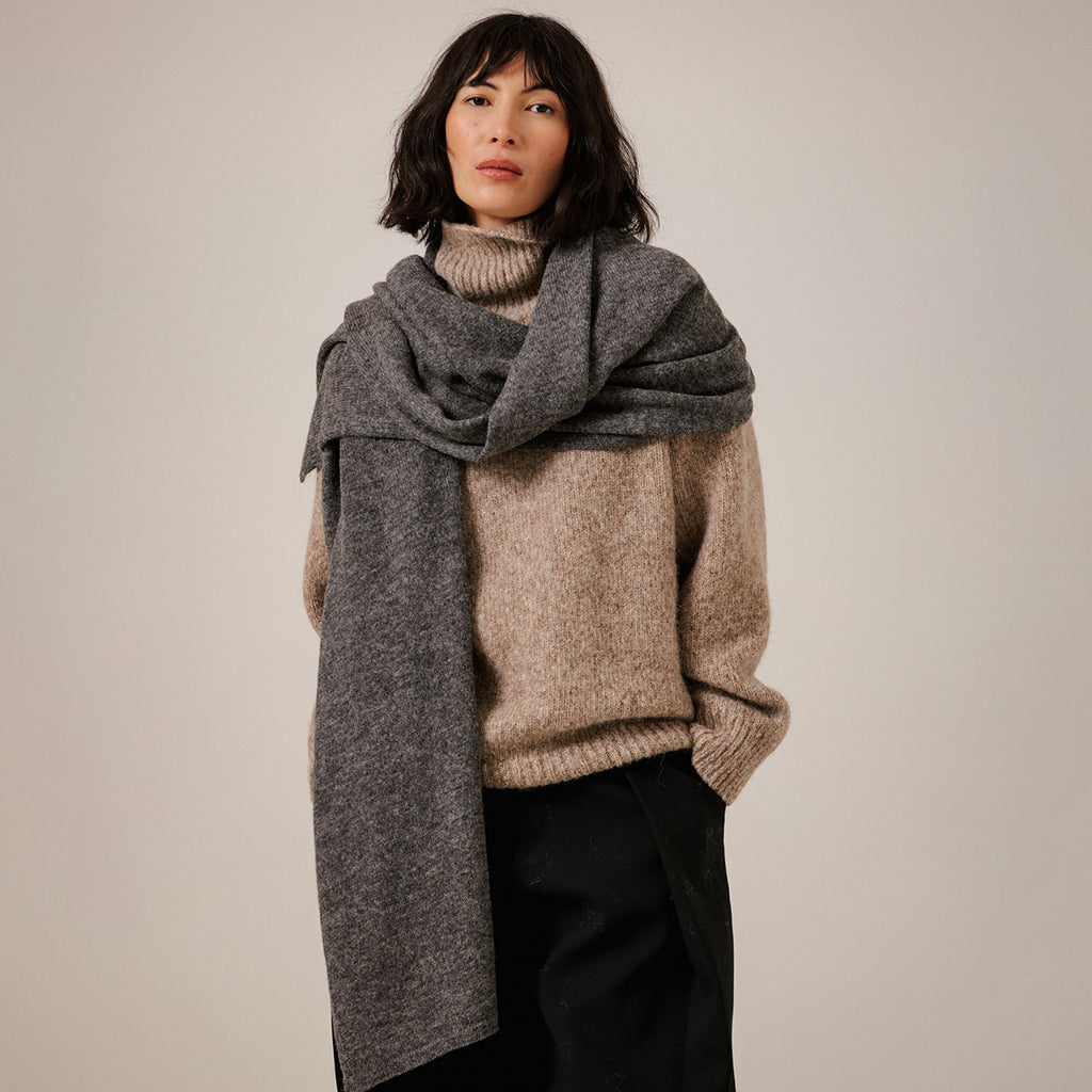 Bare Knitwear Woman Baby Alpaca Travel Wrap Charcoal Grey