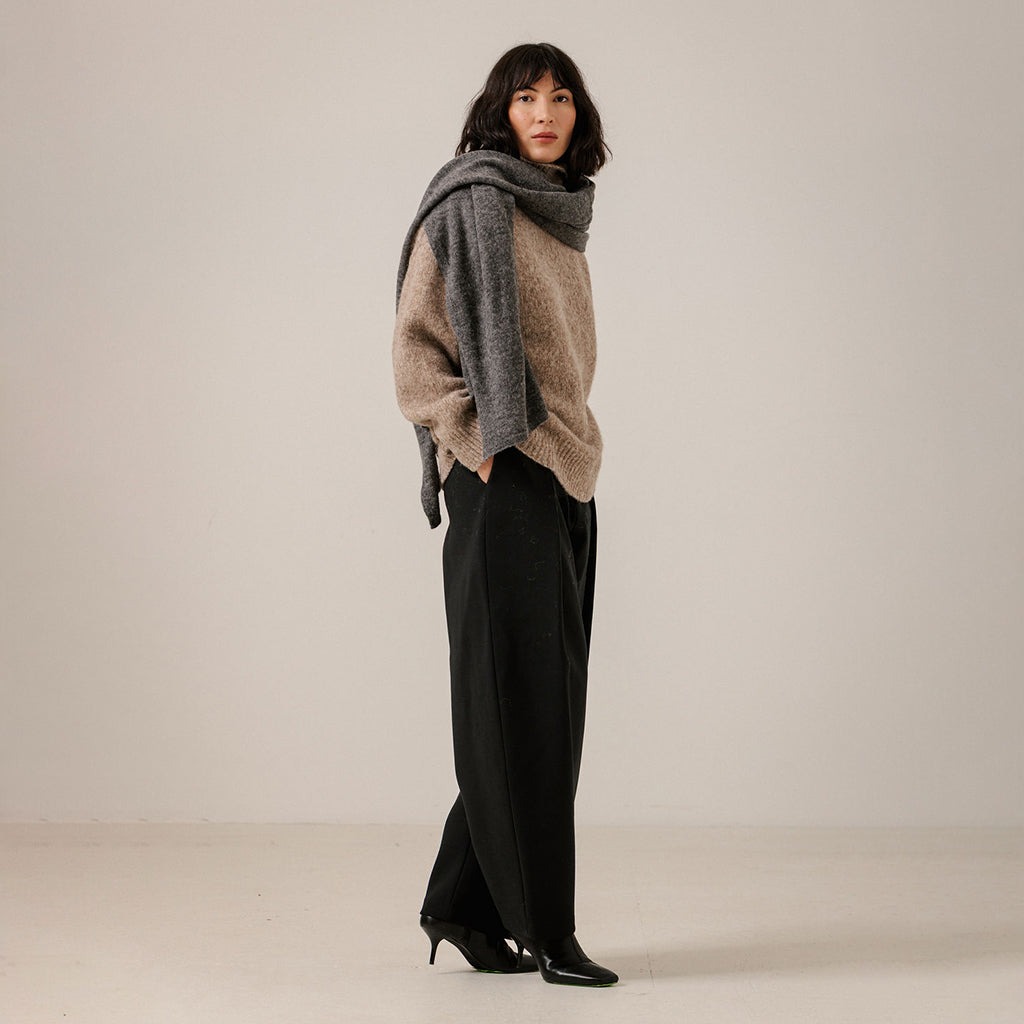 Bare Knitwear Woman Baby Alpaca Travel Wrap Charcoal Grey