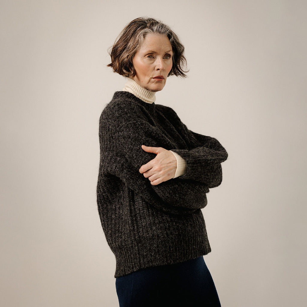 Bare Knitwear Trunk Show Woman Lofty Alpaca Crewneck Sweater Basalt Grey