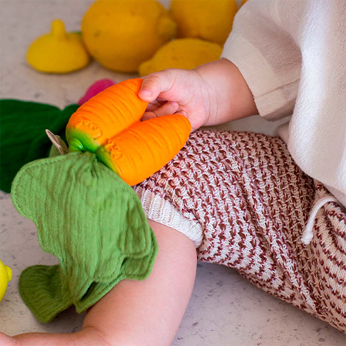 Oli&Carol Natural Rubber Teething Toy Cathy the Carrot Mini Doudou