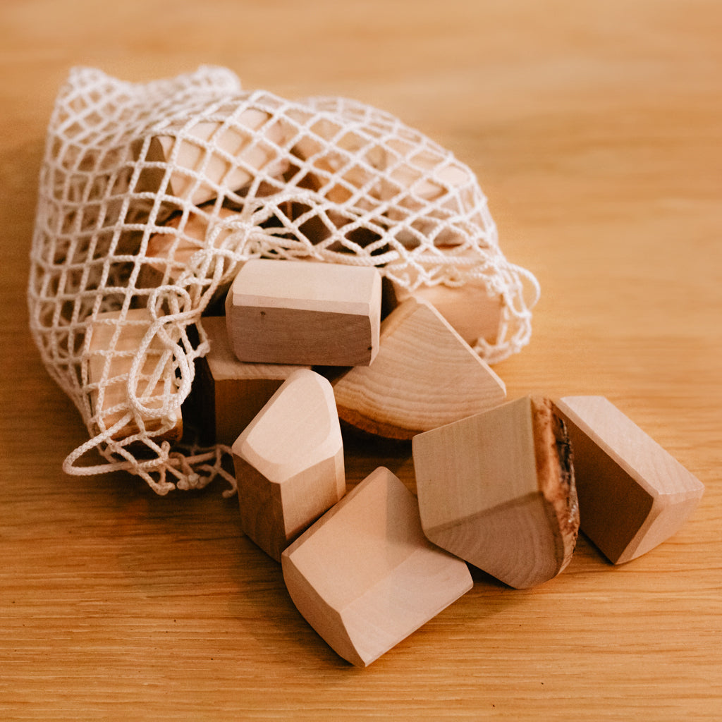 Grimm&#39;s Set Of 15 Wooden Blocks With Bark In Net Bag