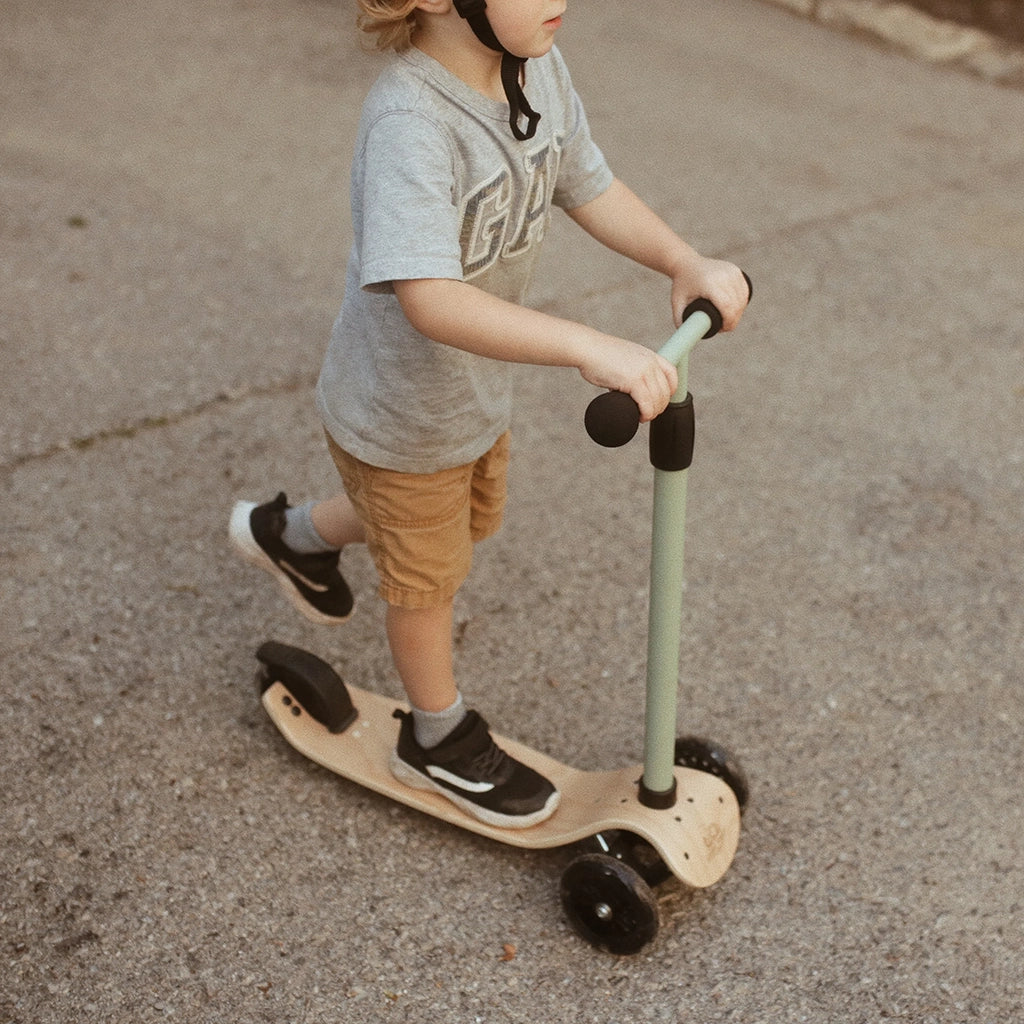 Kinderfeets Kinderscooter Sage Green With LED Light Up Wheels