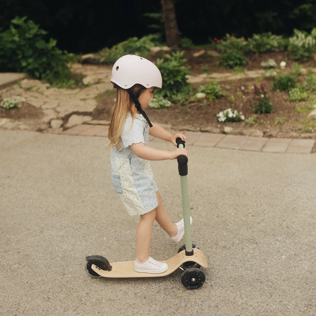 Kinderfeets Kinderscooter Sage Green With LED Light Up Wheels