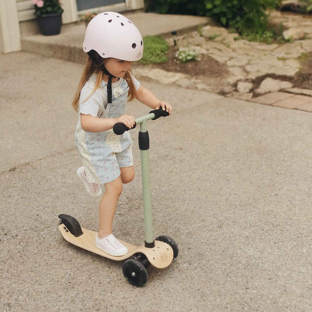 Kinderfeets Kinderscooter Sage Green With LED Light Up Wheels