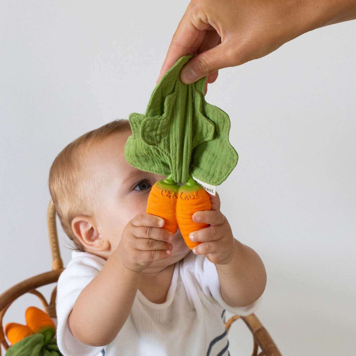 Oli&Carol Natural Rubber Teething Toy Cathy the Carrot Mini Doudou