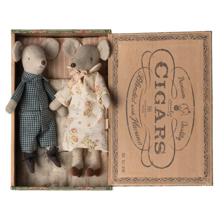 Maileg Toys Mouse Family Grandma And Grandpa In Cigarbox
