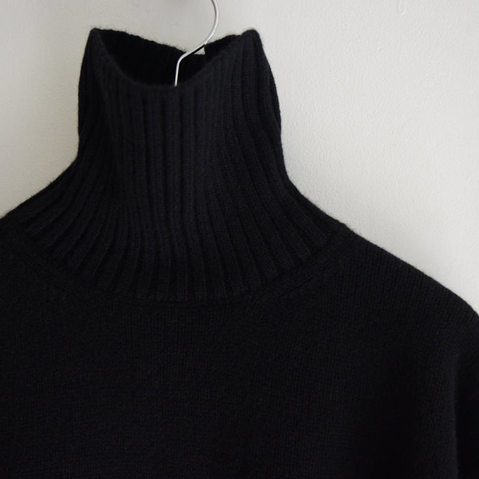Makié Adult Cashmere Turtleneck Sweater Black