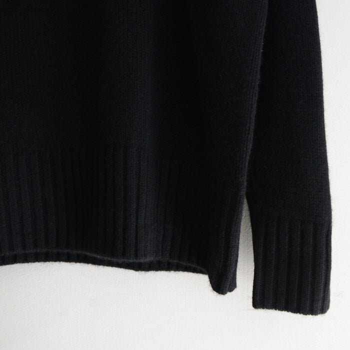 Makié Adult Cashmere Turtleneck Sweater Black