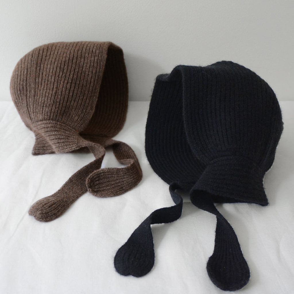 Makié Adult Cashmere Bonnet Hat with Ties Black