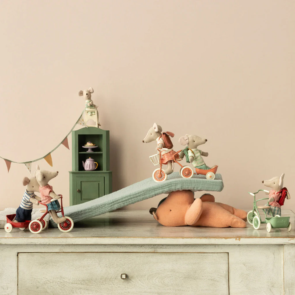 Maileg Toys Mouse Miniature Abri à Tricycle Green