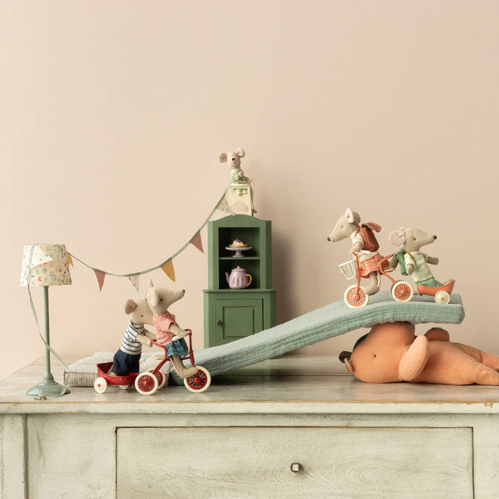 Maileg Toys Mouse Outdoor Miniature Abri à Tricycle Red