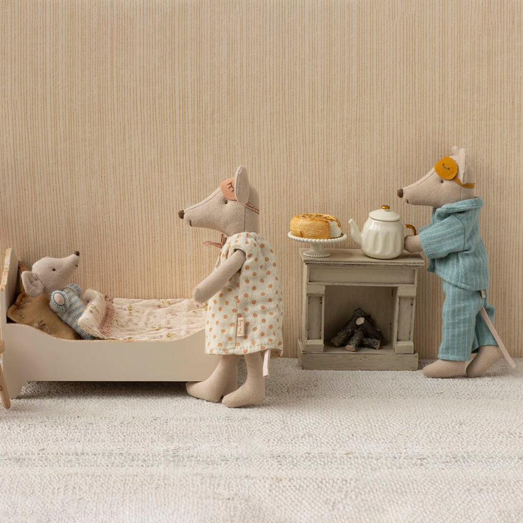 Maileg Toys Mouse Family Mum And Dad Mice In Cigarbox