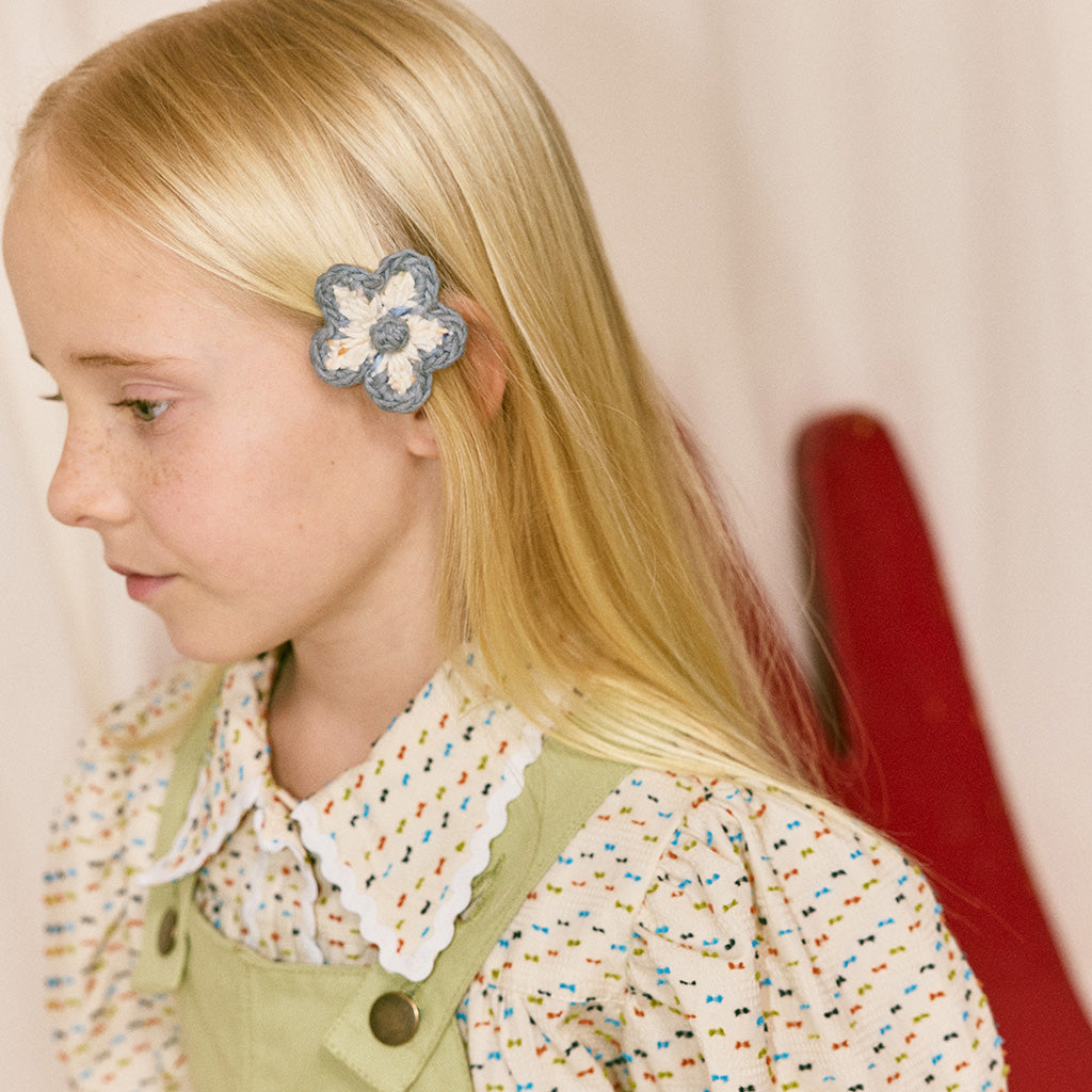 Misha & Puff Child Set Of Two Medium Flower Clips Seashore Confetti Grey