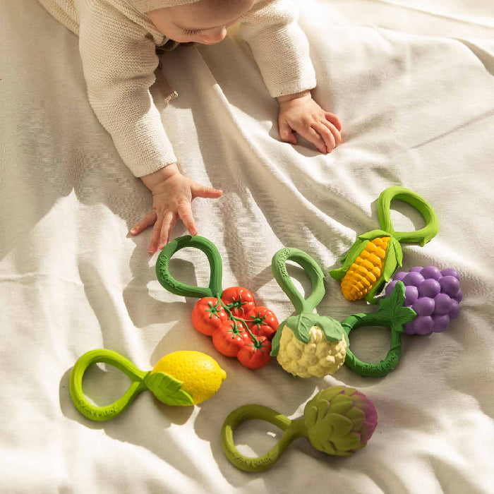 Oli&Carol Natural Rubber Rattle Toy Artichoke